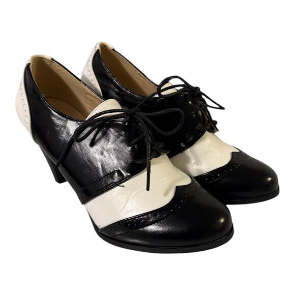 Chase & Chloe Dora Women’s Sz 9 Two Tone Mary Jane Pumps Wing Tipped Retro Shoe - Picture 1 of 10